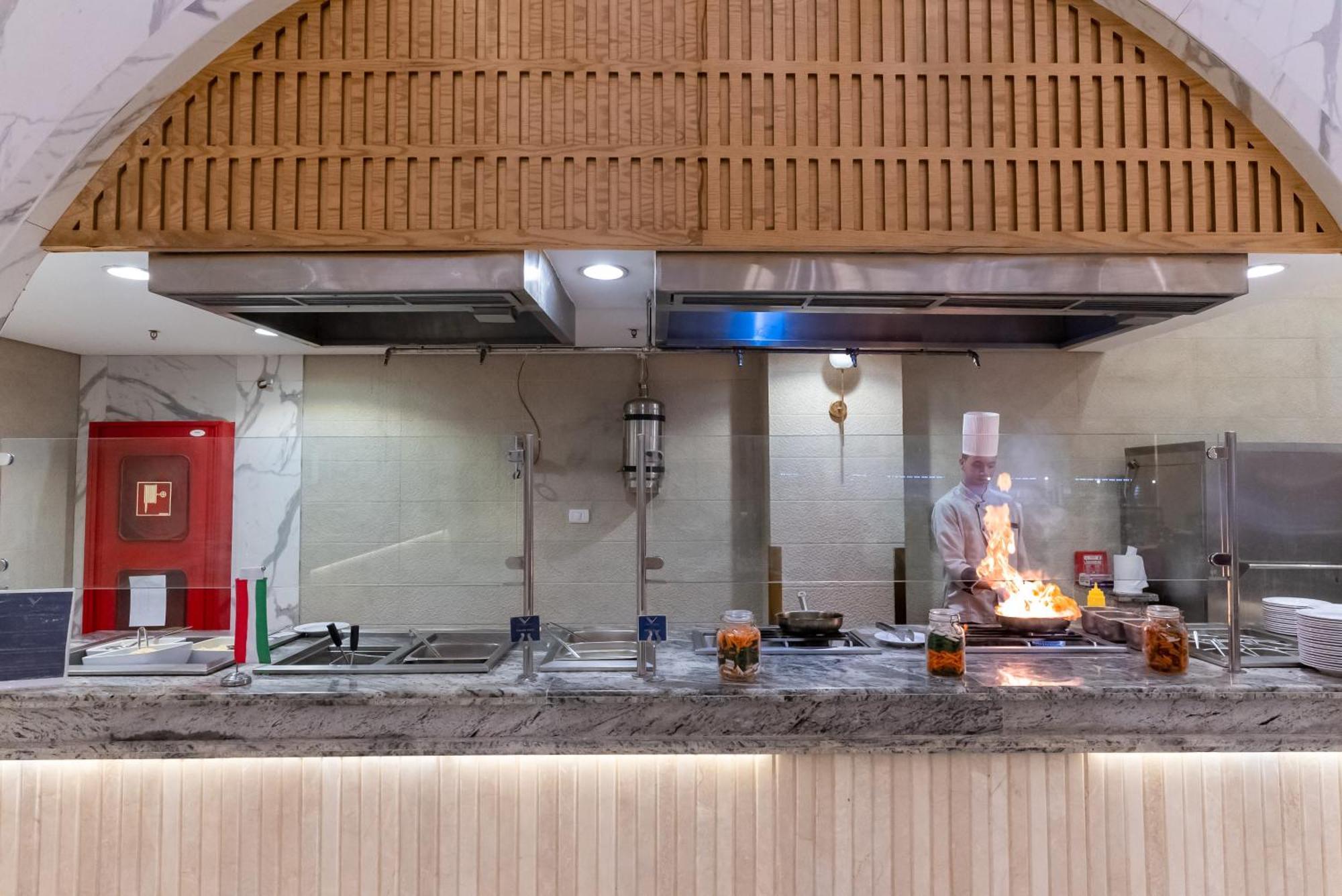 The V Luxury Resort Sahl Hasheesh Hurghada Bagian luar foto A kitchen at the hotel