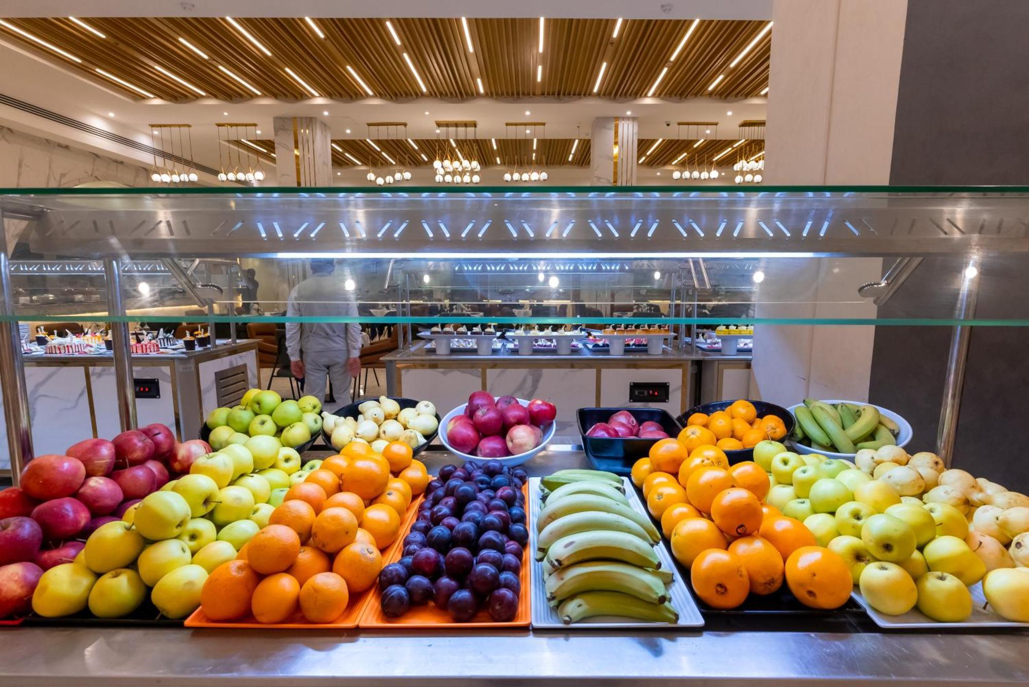 The V Luxury Resort Sahl Hasheesh Hurghada Bagian luar foto Fruit at a buffet