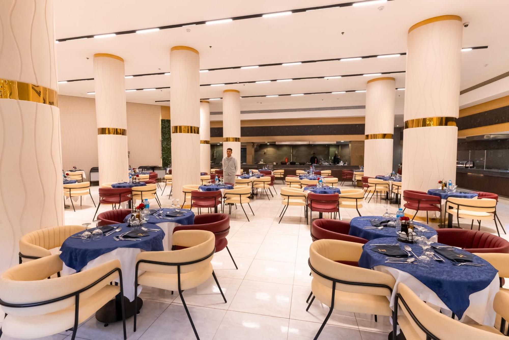 The V Luxury Resort Sahl Hasheesh Hurghada Bagian luar foto The restaurant