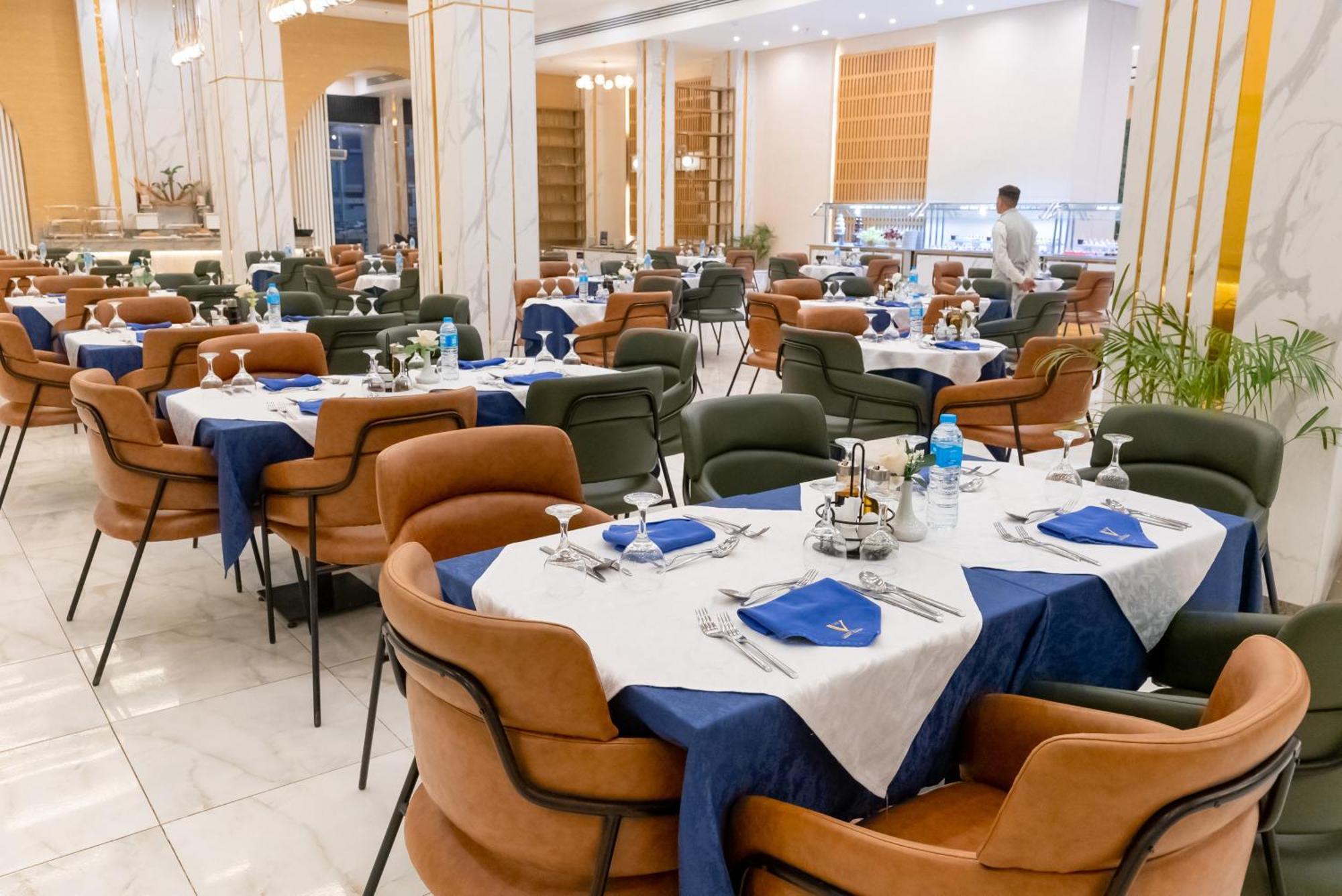 The V Luxury Resort Sahl Hasheesh Hurghada Bagian luar foto The restaurant at the hotel