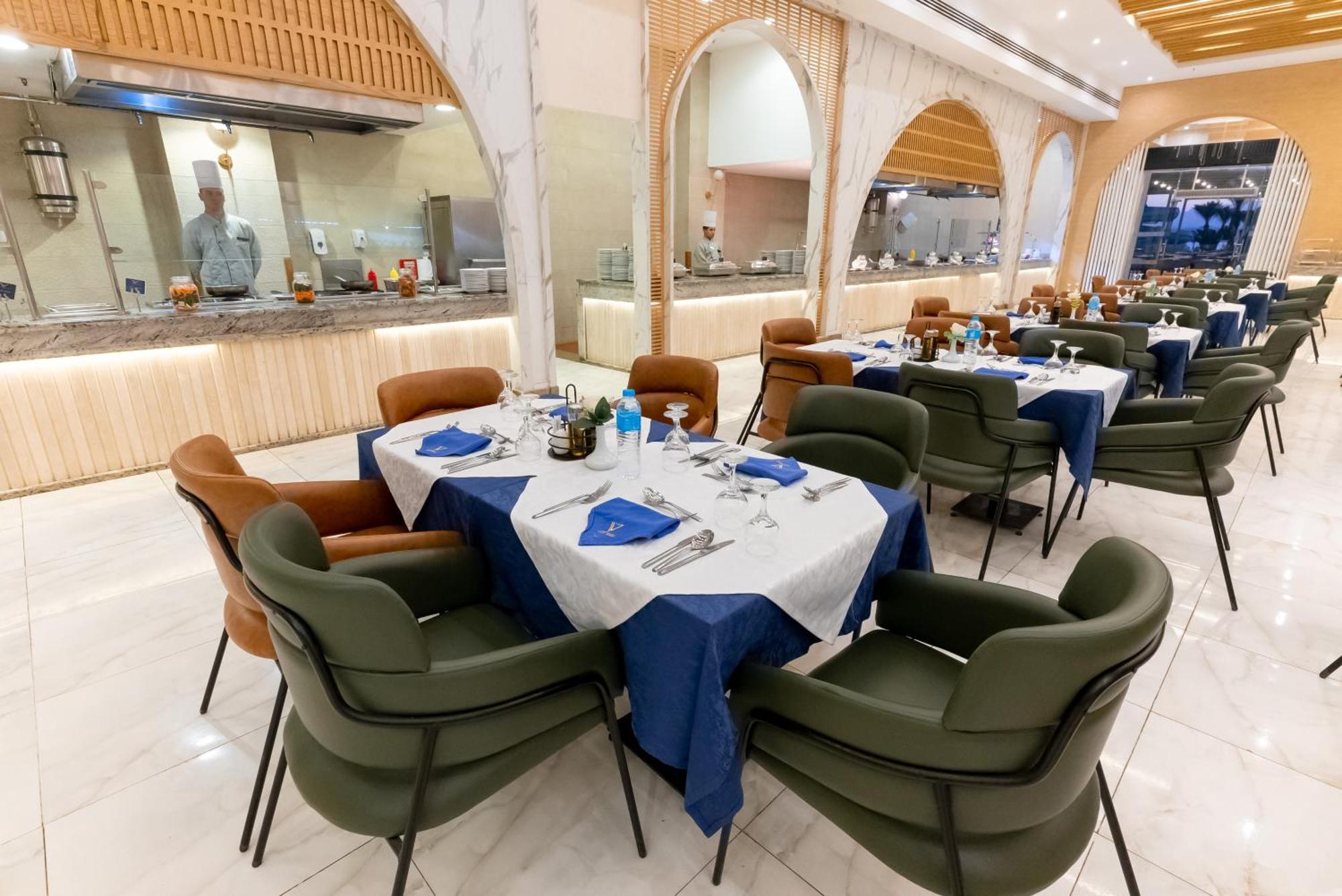 The V Luxury Resort Sahl Hasheesh Hurghada Bagian luar foto The restaurant