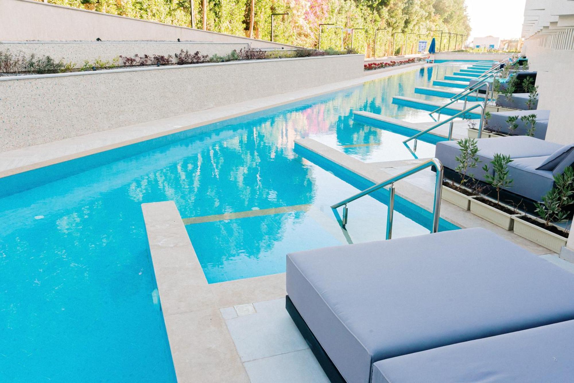 The V Luxury Resort Sahl Hasheesh Hurghada Bagian luar foto The pool at the 1011 Museum Building