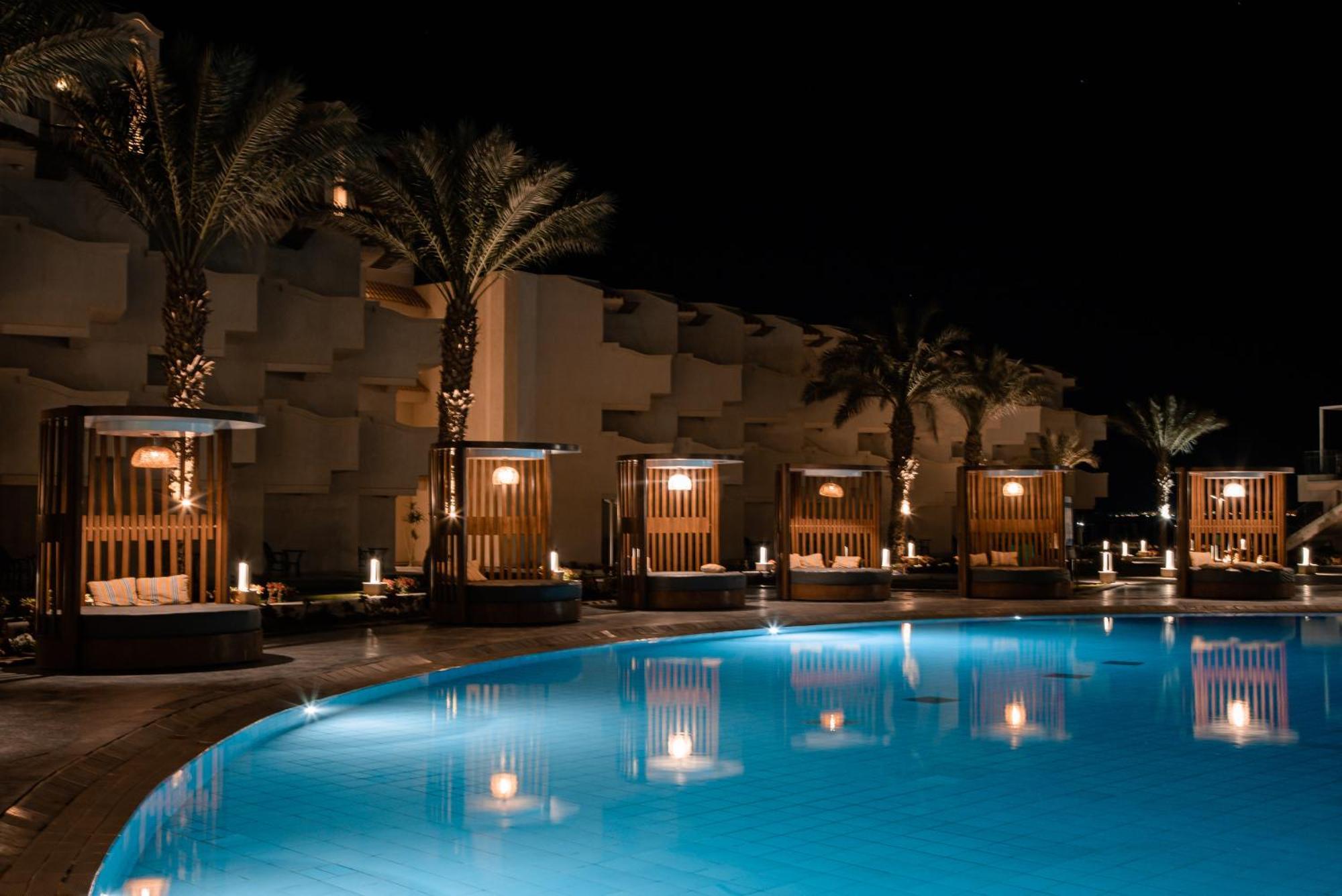 The V Luxury Resort Sahl Hasheesh Hurghada Bagian luar foto The swimming pool at the hotel