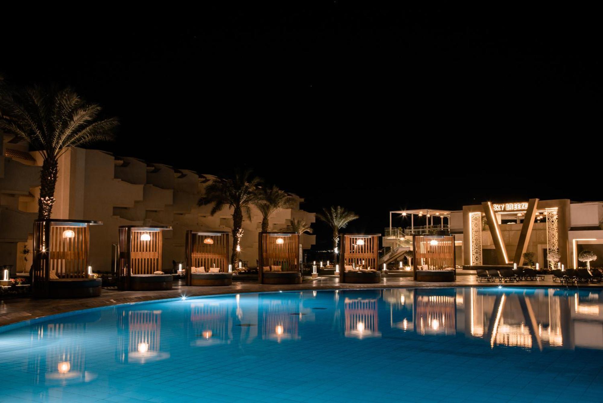 The V Luxury Resort Sahl Hasheesh Hurghada Bagian luar foto The swimming pool at the resort