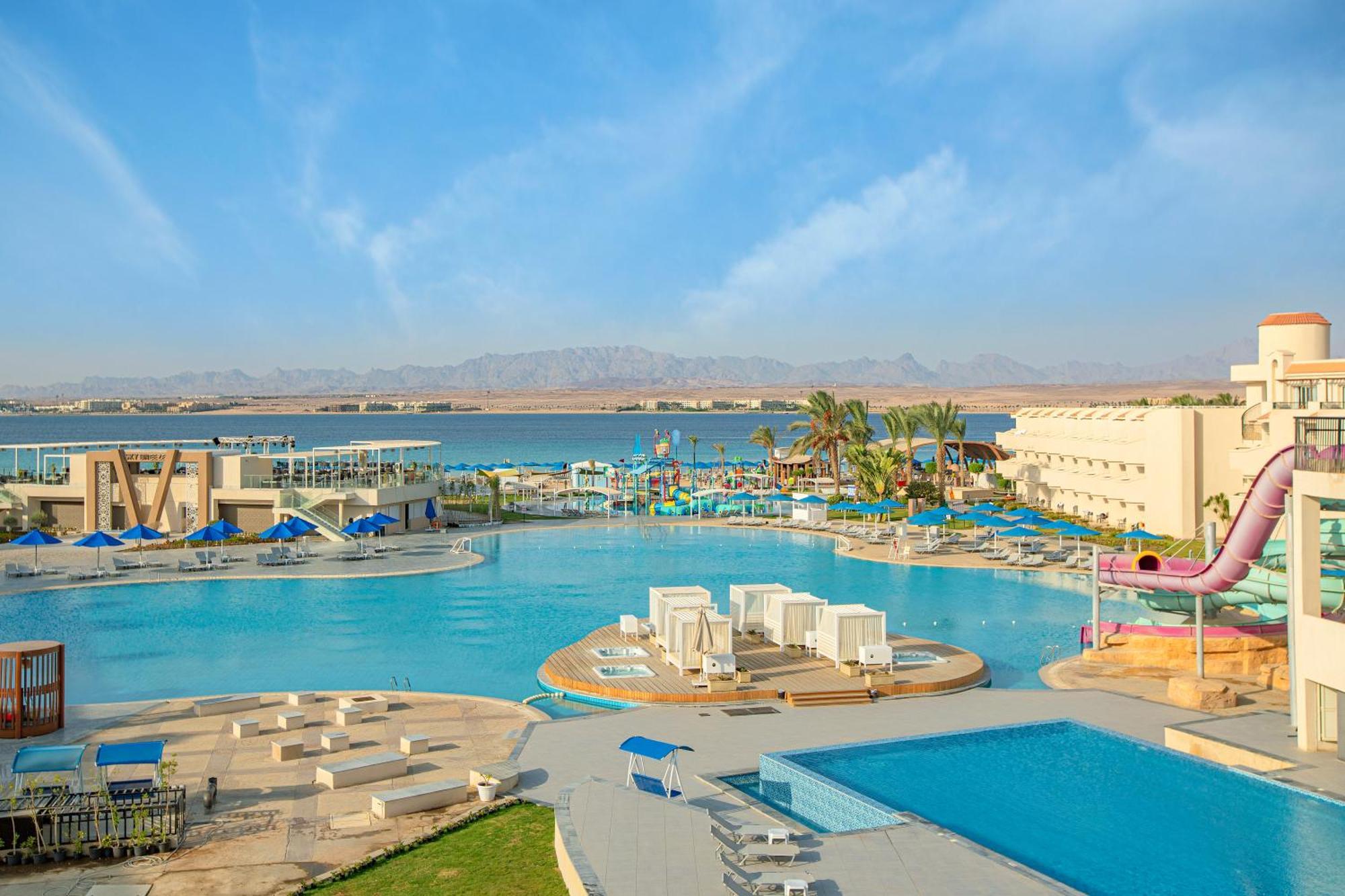 The V Luxury Resort Sahl Hasheesh Hurghada Bagian luar foto View of the resort