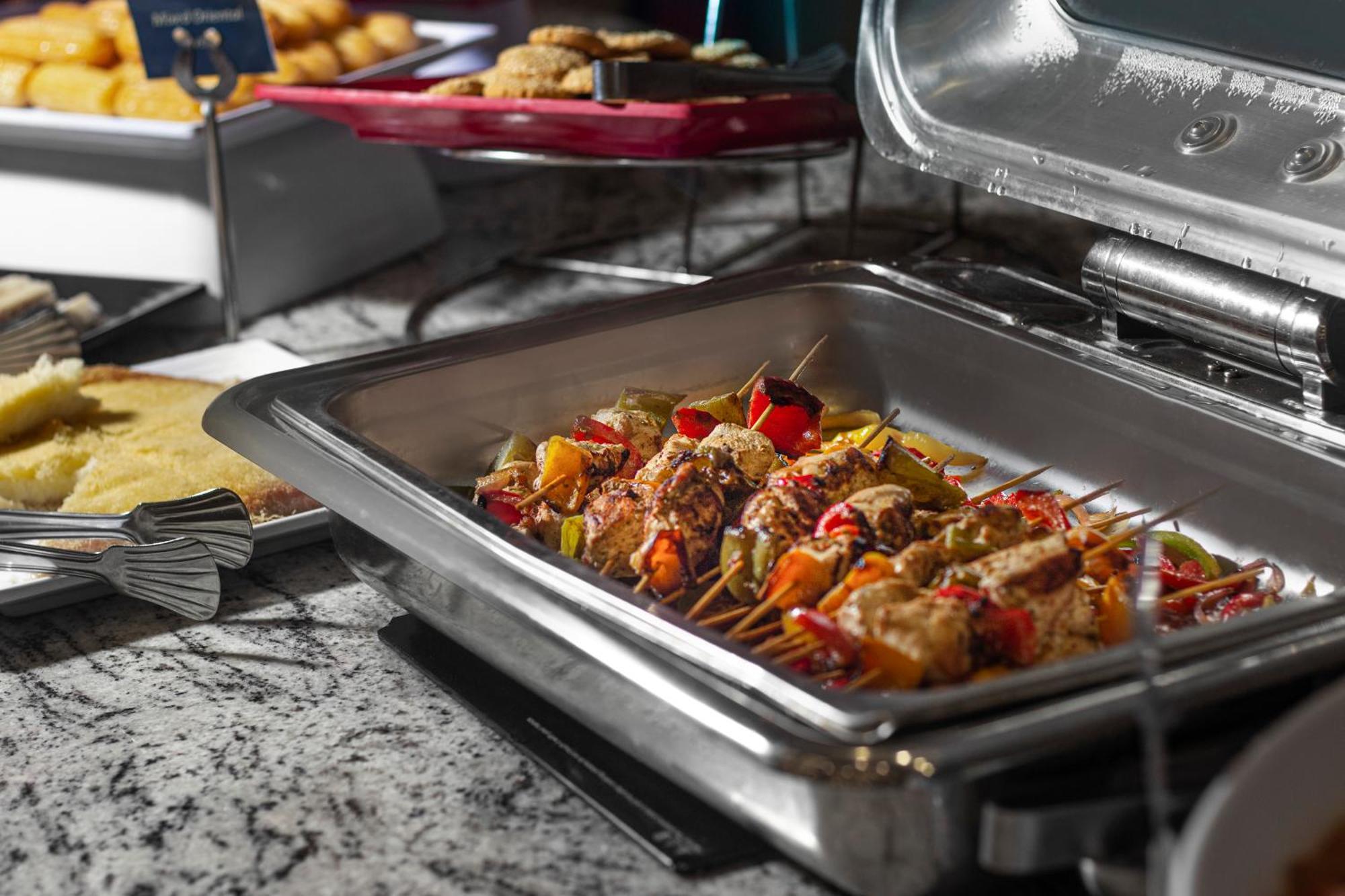 The V Luxury Resort Sahl Hasheesh Hurghada Bagian luar foto A chafing dish