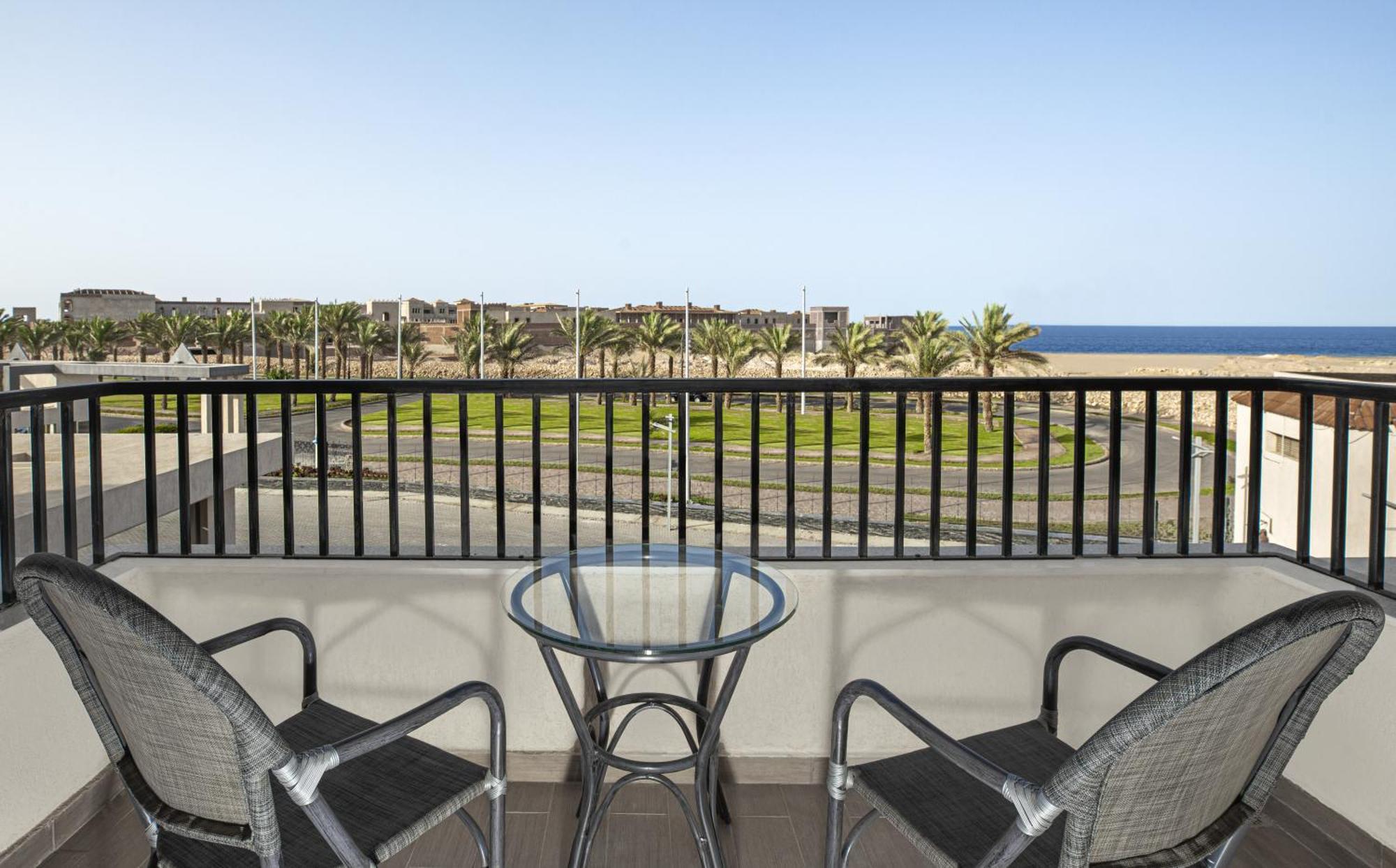 The V Luxury Resort Sahl Hasheesh Hurghada Bagian luar foto Balcony