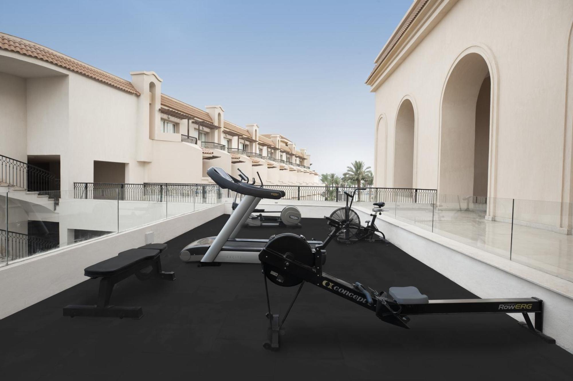 The V Luxury Resort Sahl Hasheesh Hurghada Bagian luar foto The gym at the hotel