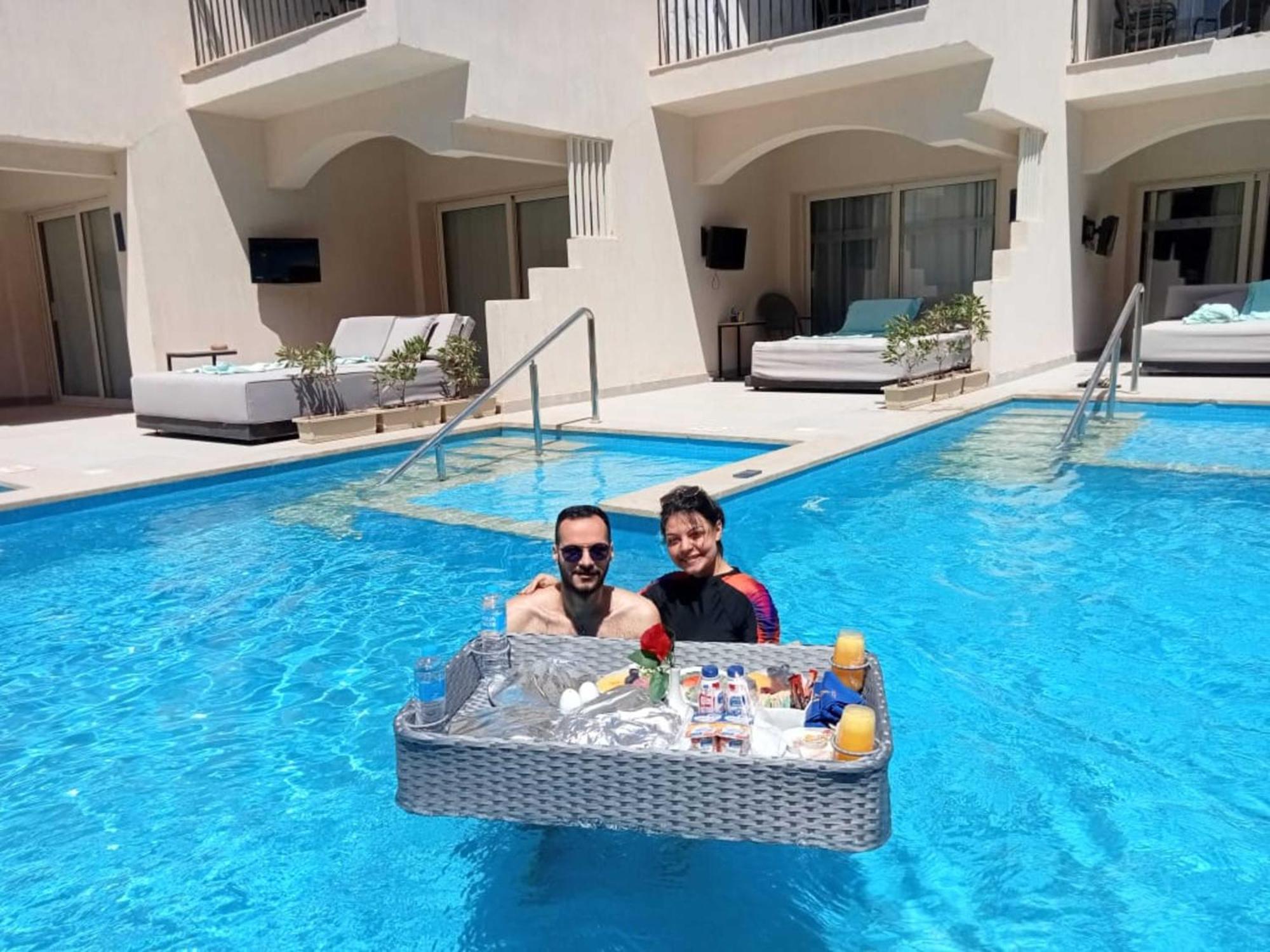 The V Luxury Resort Sahl Hasheesh Hurghada Bagian luar foto Floating pool service at a resort
